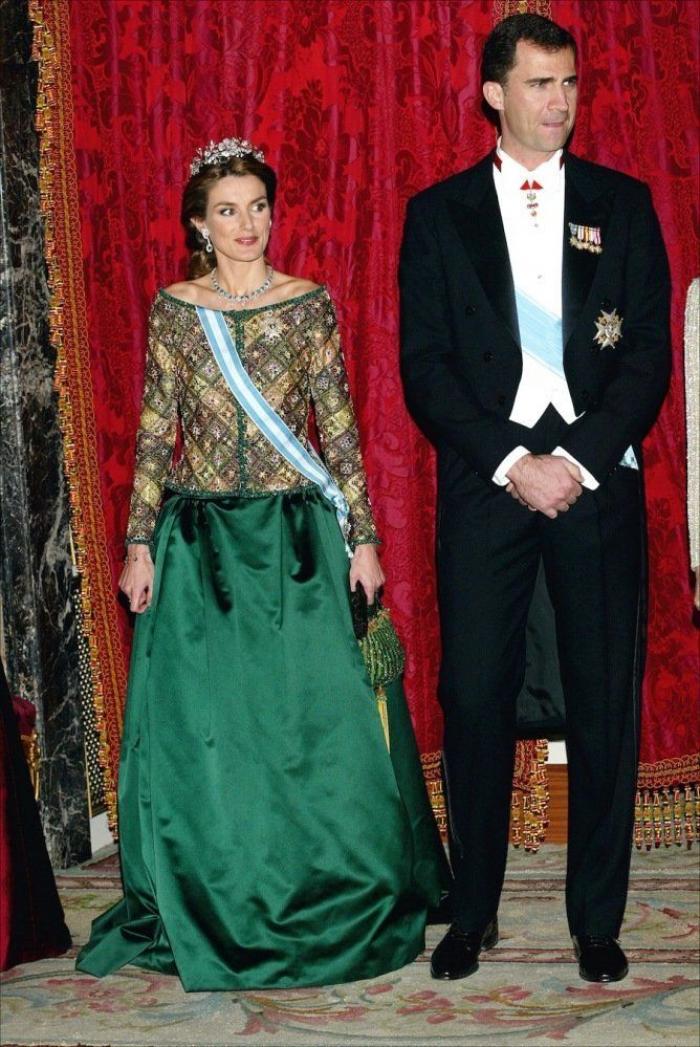 Una prestigiosa revista británica se pronuncia sobre el vestido de caerse de espaldas de Letizia