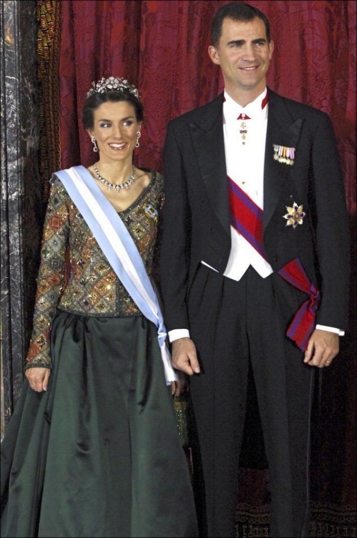 Una prestigiosa revista británica se pronuncia sobre el vestido de caerse de espaldas de Letizia
