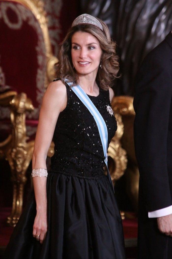 Una prestigiosa revista británica se pronuncia sobre el vestido de caerse de espaldas de Letizia