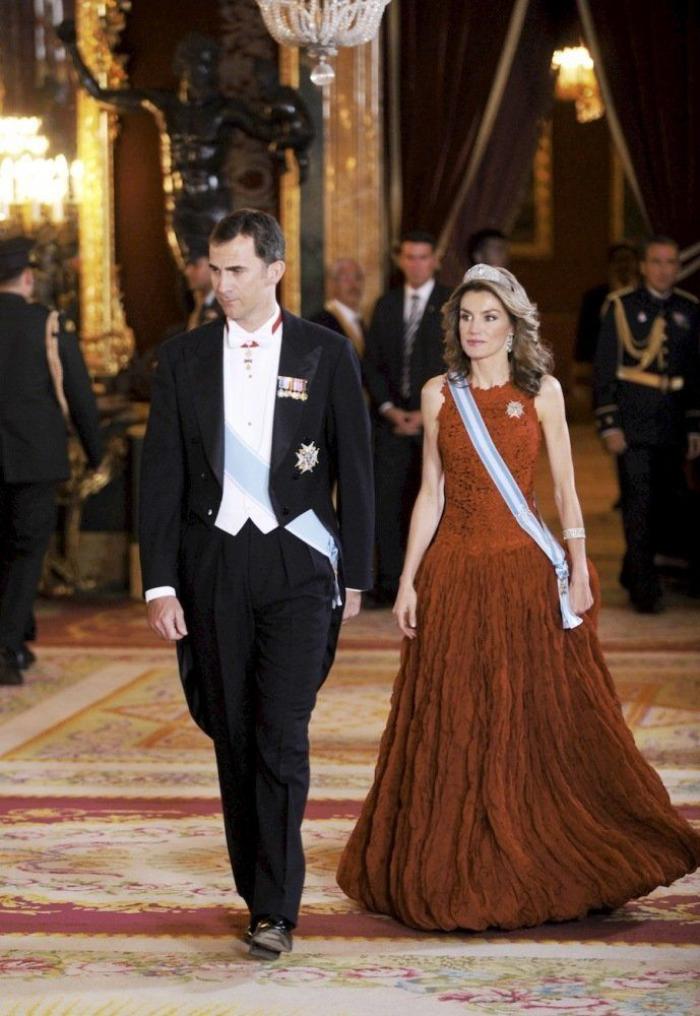 Una prestigiosa revista británica se pronuncia sobre el vestido de caerse de espaldas de Letizia