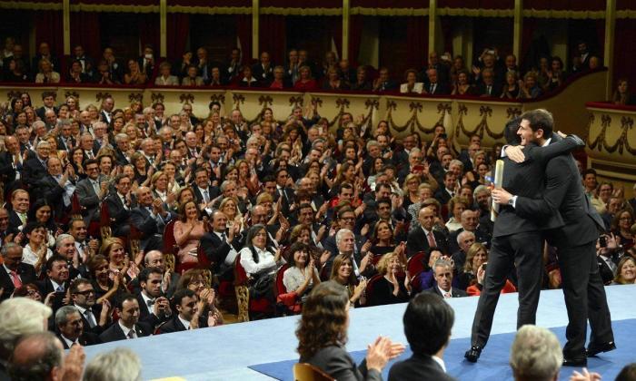 Xavi dona a un programa social los 25.000 euros obtenidos por el Príncipe de Asturias (FOTO)