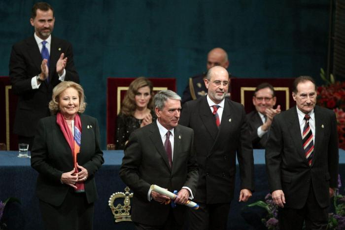 Xavi dona a un programa social los 25.000 euros obtenidos por el Príncipe de Asturias (FOTO)