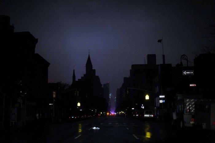 Huracán Sandy: reporteros que se mojaron para retransmitir su llegada (VÍDEOS)