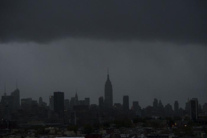 Huracán Sandy: reporteros que se mojaron para retransmitir su llegada (VÍDEOS)