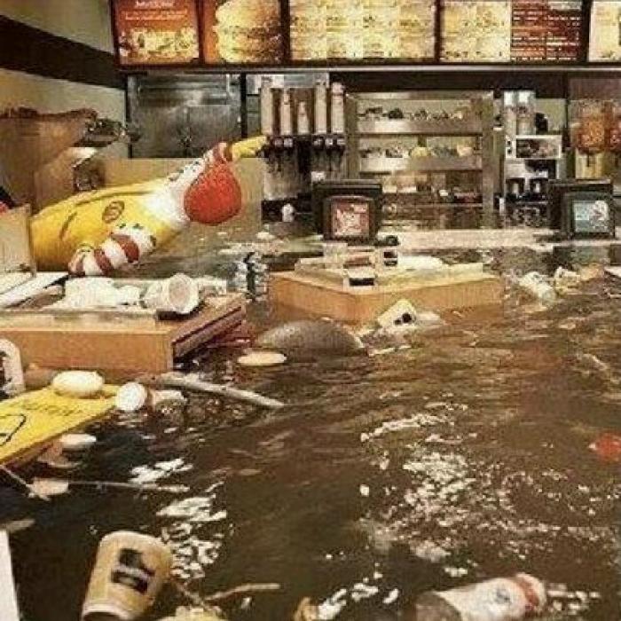 Huracán Sandy: reporteros que se mojaron para retransmitir su llegada (VÍDEOS)