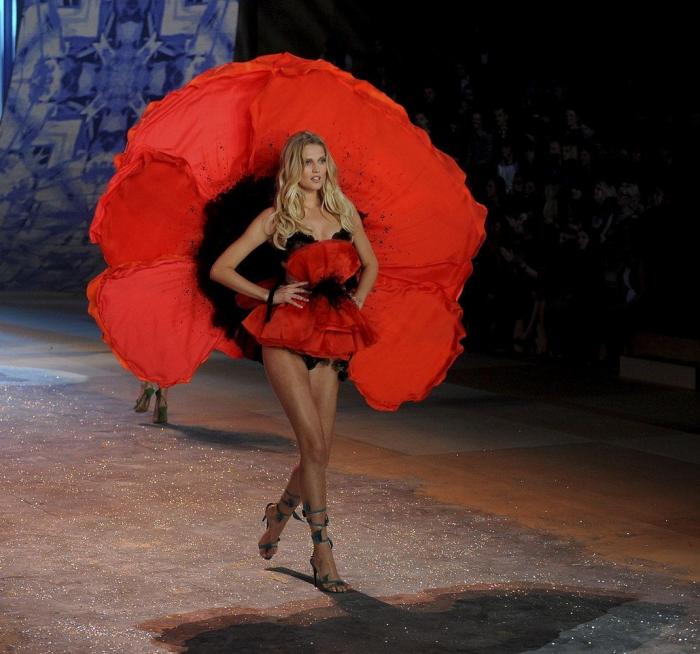 FOTOS: así ha sido el desfile Victoria's Secret 2014 en Londres