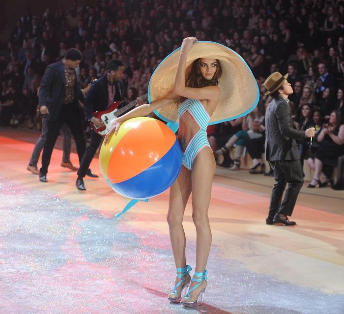 FOTOS: así ha sido el desfile Victoria's Secret 2014 en Londres