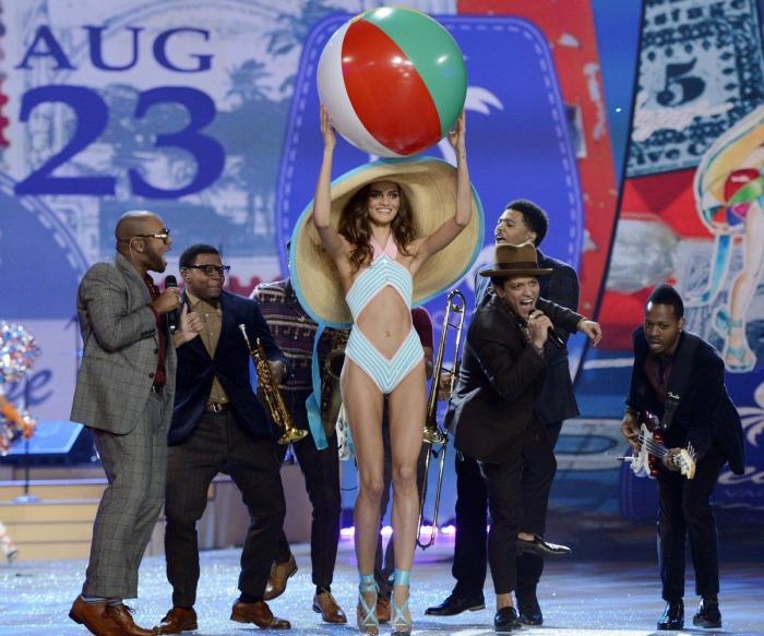 FOTOS: así ha sido el desfile Victoria's Secret 2014 en Londres