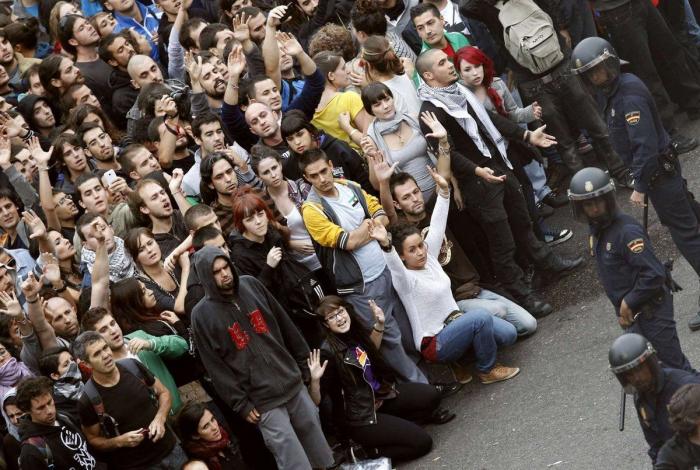 El 25S y el 15M convocan un nuevo 'Rodea el Congreso' con motivo de la huelga y llaman a permanecer toda la noche
