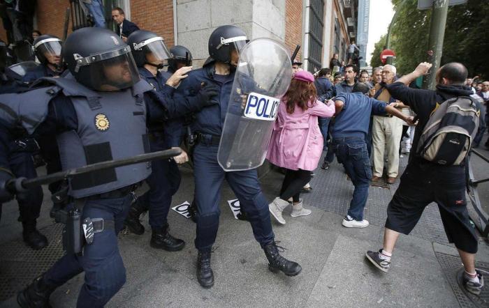 El 25S y el 15M convocan un nuevo 'Rodea el Congreso' con motivo de la huelga y llaman a permanecer toda la noche