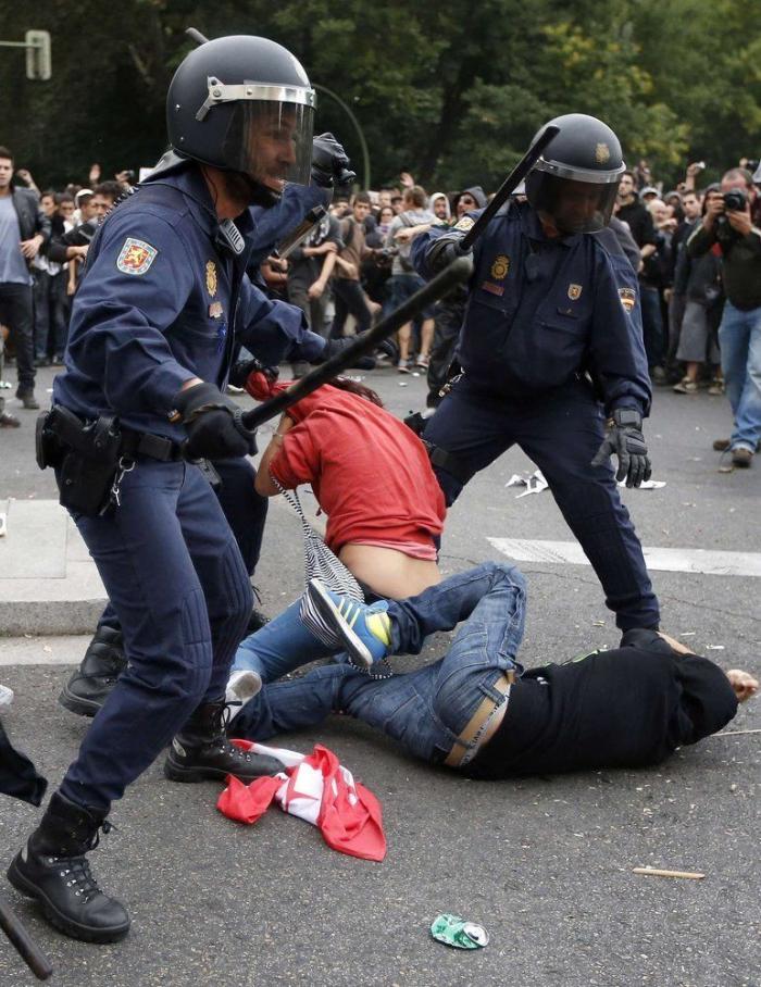 El 25S y el 15M convocan un nuevo 'Rodea el Congreso' con motivo de la huelga y llaman a permanecer toda la noche