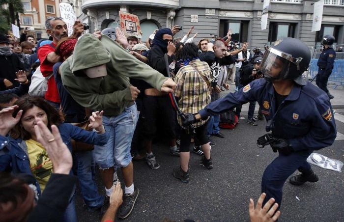 El 25S y el 15M convocan un nuevo 'Rodea el Congreso' con motivo de la huelga y llaman a permanecer toda la noche
