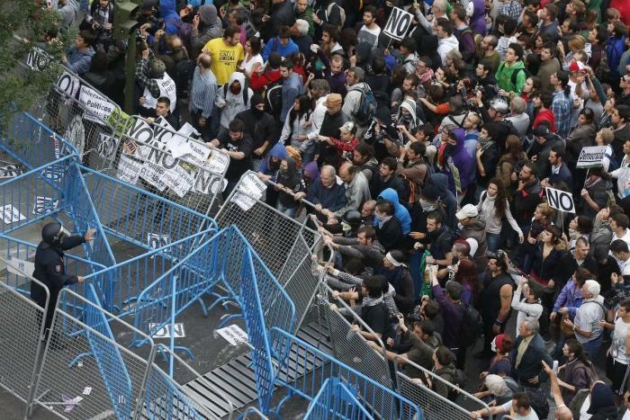 El 25S y el 15M convocan un nuevo 'Rodea el Congreso' con motivo de la huelga y llaman a permanecer toda la noche