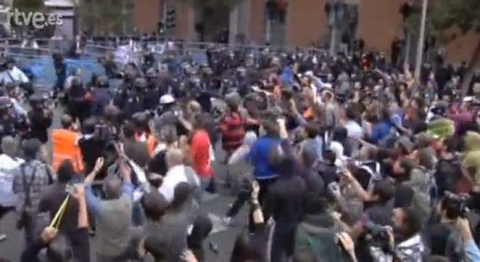 El 25S y el 15M convocan un nuevo 'Rodea el Congreso' con motivo de la huelga y llaman a permanecer toda la noche