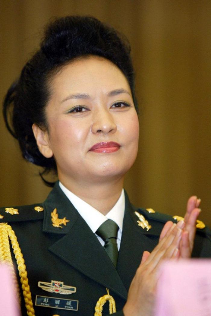 La próxima primera dama de China, Peng Liyuan, una cantante al servicio del Estado (VÍDEOS, FOTOS)