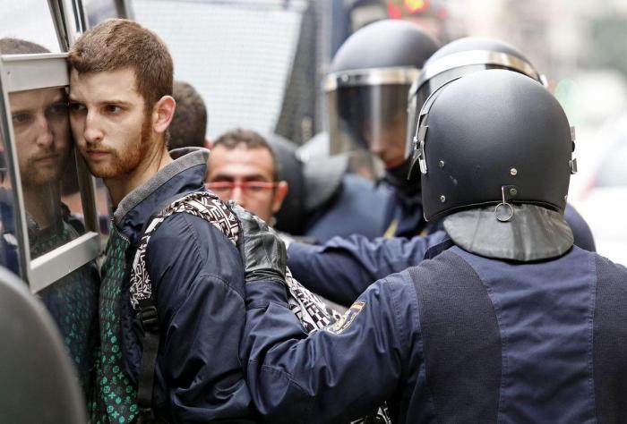 El Gobierno ignora la huelga y saca adelante un alivio a los desahucios sin consenso con el PSOE