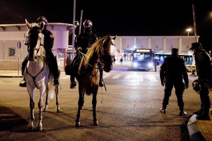 El Gobierno ignora la huelga y saca adelante un alivio a los desahucios sin consenso con el PSOE