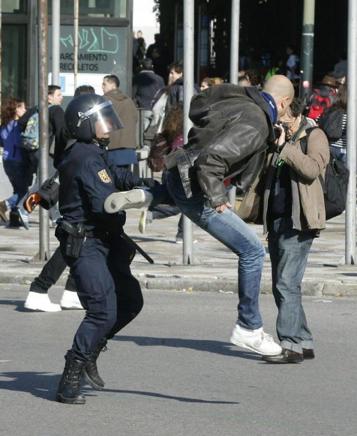 El Gobierno ignora la huelga y saca adelante un alivio a los desahucios sin consenso con el PSOE