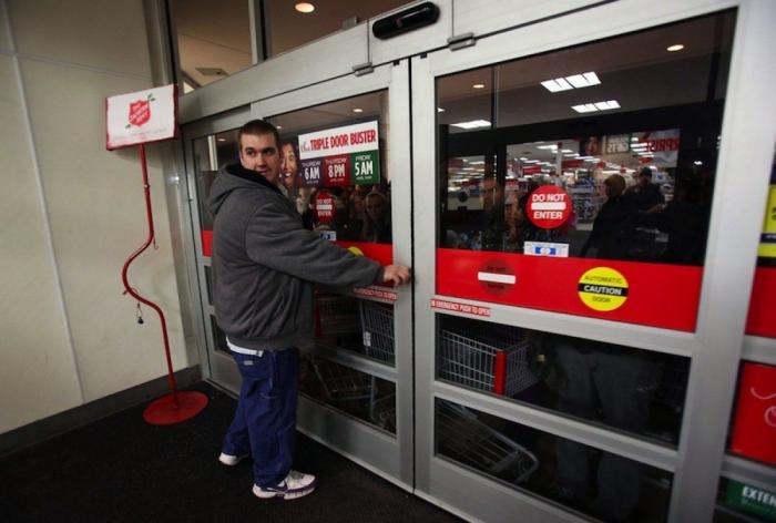 Peleas en rebajas en Black Friday: lucha en Walmart en el día del consumismo en EEUU (VÍDEO, FOTOS)