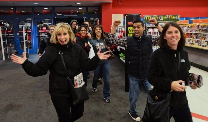 Peleas en rebajas en Black Friday: lucha en Walmart en el día del consumismo en EEUU (VÍDEO, FOTOS)