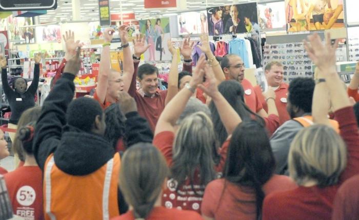 Peleas en rebajas en Black Friday: lucha en Walmart en el día del consumismo en EEUU (VÍDEO, FOTOS)