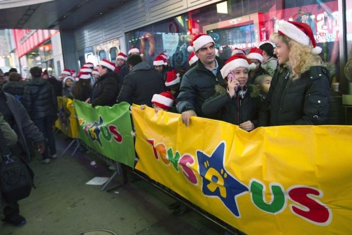 Peleas en rebajas en Black Friday: lucha en Walmart en el día del consumismo en EEUU (VÍDEO, FOTOS)