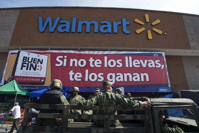 Peleas en rebajas en Black Friday: lucha en Walmart en el día del consumismo en EEUU (VÍDEO, FOTOS)