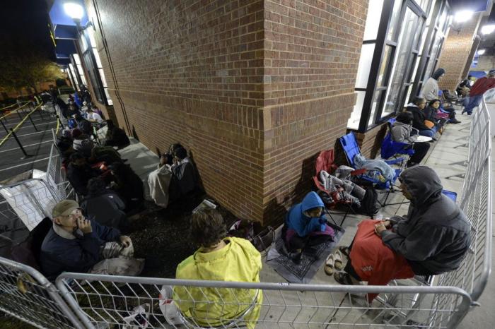 Peleas en rebajas en Black Friday: lucha en Walmart en el día del consumismo en EEUU (VÍDEO, FOTOS)