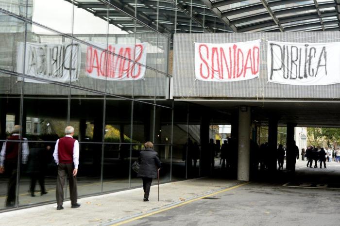 Dimite el consejero de Sanidad de Madrid al paralizarse el proyecto de privatización sanitaria
