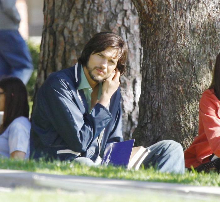 Ashton Kutcher como Steve Jobs: clavado en la primera imagen oficial de 'jOBS' (FOTO)