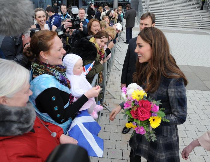 Kate embarazada: la barriga que Kate Middleton ya luce en actos públicos (FOTOS)