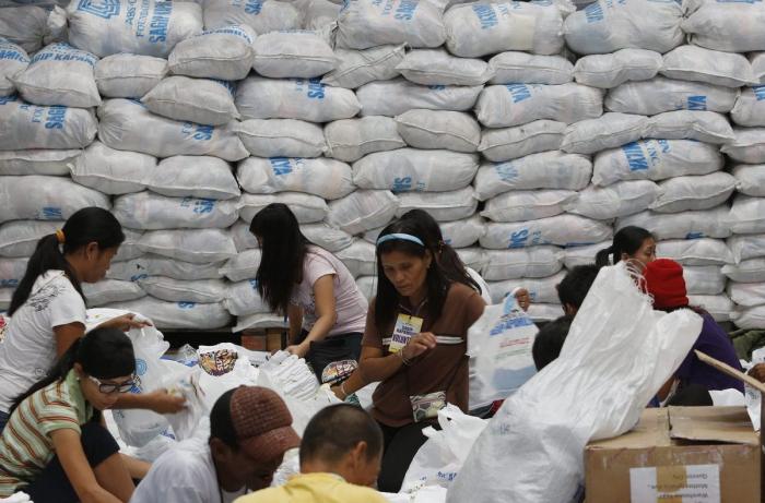 El tifón 'Bopha' deja al menos 238 muertos a su paso por Filipinas (FOTOS)