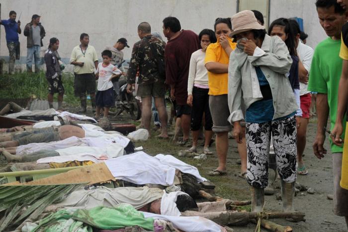 El tifón 'Bopha' deja al menos 238 muertos a su paso por Filipinas (FOTOS)