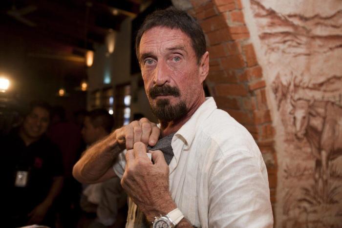 El cadáver de McAfee sigue en Barcelona siete meses después de su suicidio