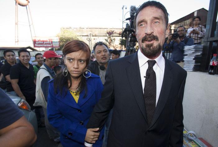 El cadáver de McAfee sigue en Barcelona siete meses después de su suicidio
