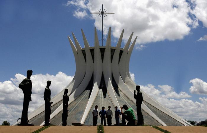 Muere Oscar Niemeyer a los 104 años: adiós al genio brasileño de la arquitectura (FOTOS)