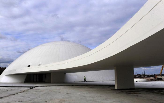 Muere Oscar Niemeyer a los 104 años: adiós al genio brasileño de la arquitectura (FOTOS)