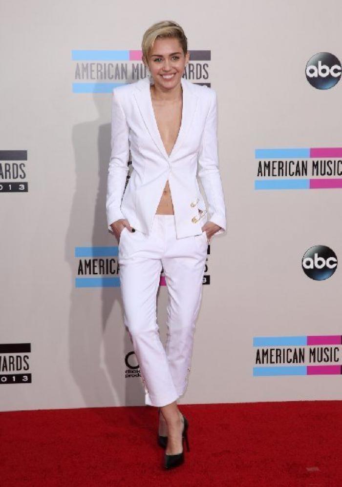 Una fiesta, tres escotes rarunos y tres vestidos : Cara Delevingne, Kim Kardashian y Miranda Kerr