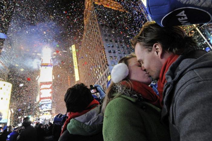Año 2013: Besos para recibir el Año Nuevo (FOTOS)