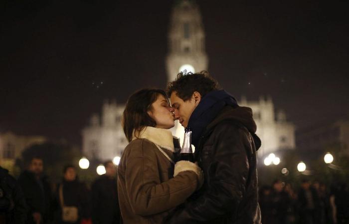 Año 2013: Besos para recibir el Año Nuevo (FOTOS)