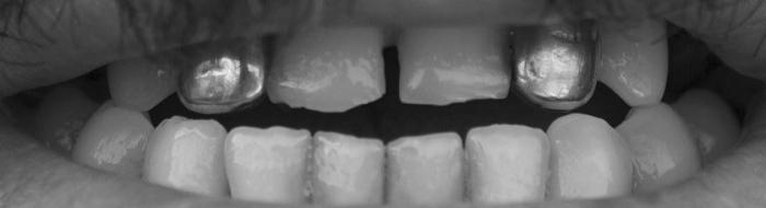 "El trabajo es la Dictadura": el artista Santiago Sierra contrata a 30 parados para escribir mil libros con esta frase (FOTO)