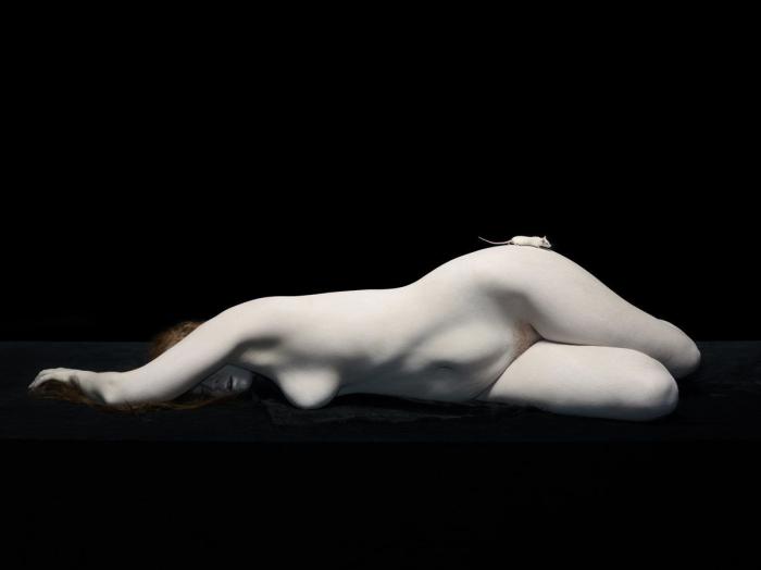 Desnudos sin 'retocar': Nadav Kander reivindica los cuerpos al natural en una muestra en Londres (FOTOS)