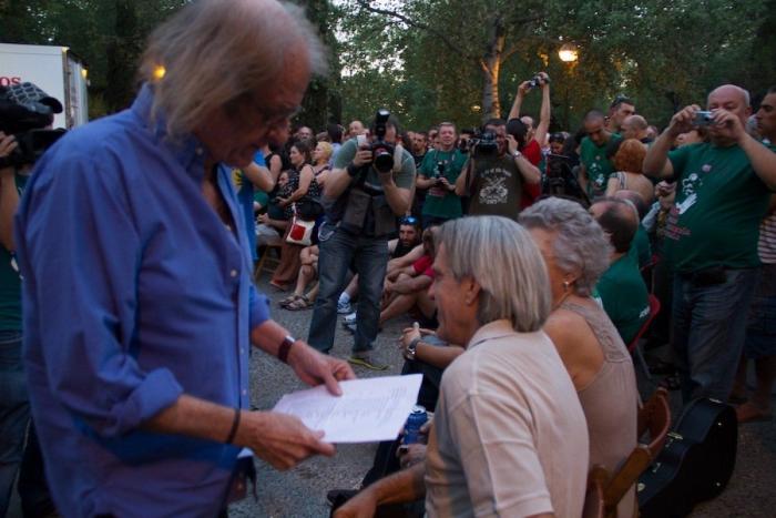 Los mineros son acogidos en Aravaca con un concierto de Aute y Víctor Manuel
