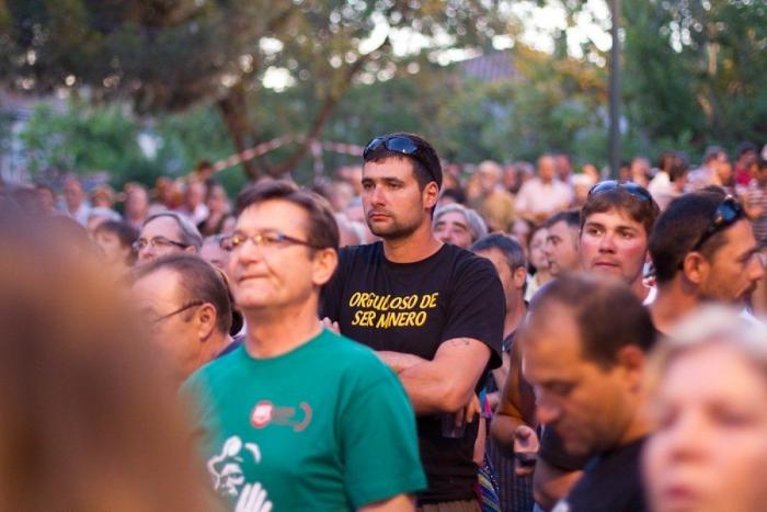 Los mineros son acogidos en Aravaca con un concierto de Aute y Víctor Manuel