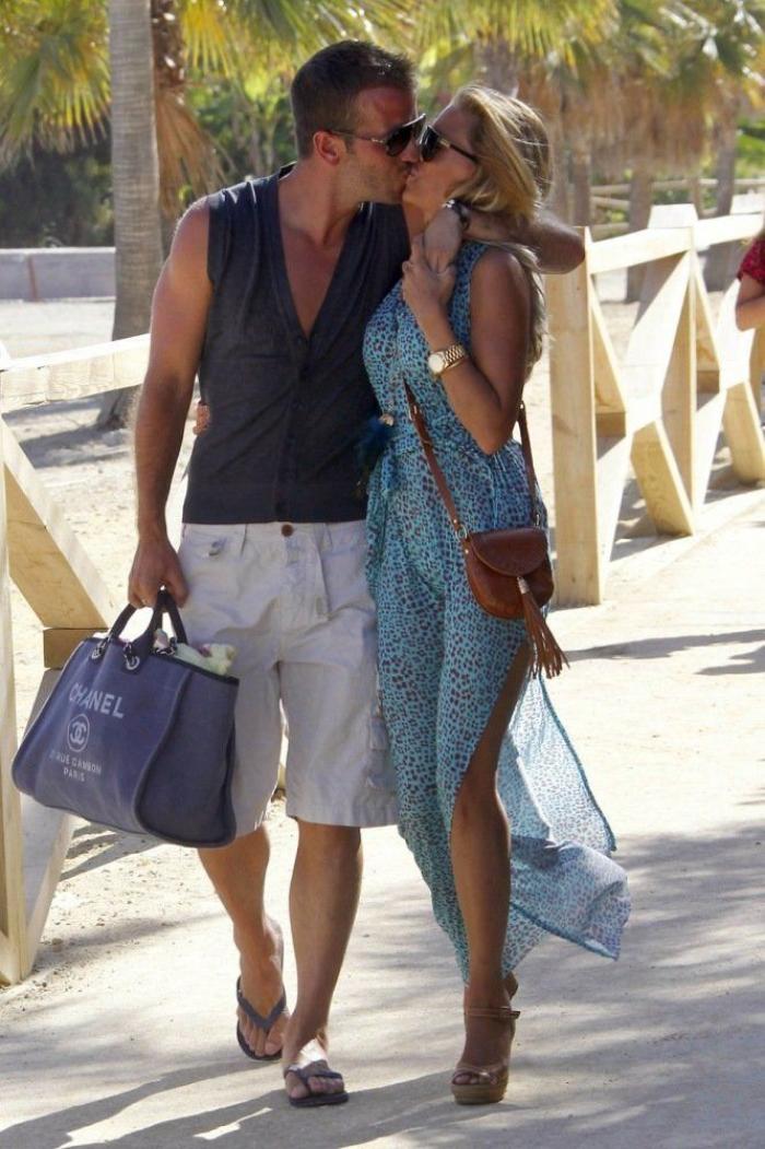 Famosos en la playa: 25 cosas raras que hacen ellos y tú no (FOTOS)