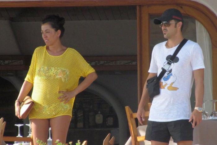 Famosos en la playa: 25 cosas raras que hacen ellos y tú no (FOTOS)