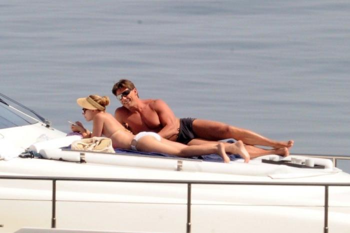 Famosos en la playa: 25 cosas raras que hacen ellos y tú no (FOTOS)