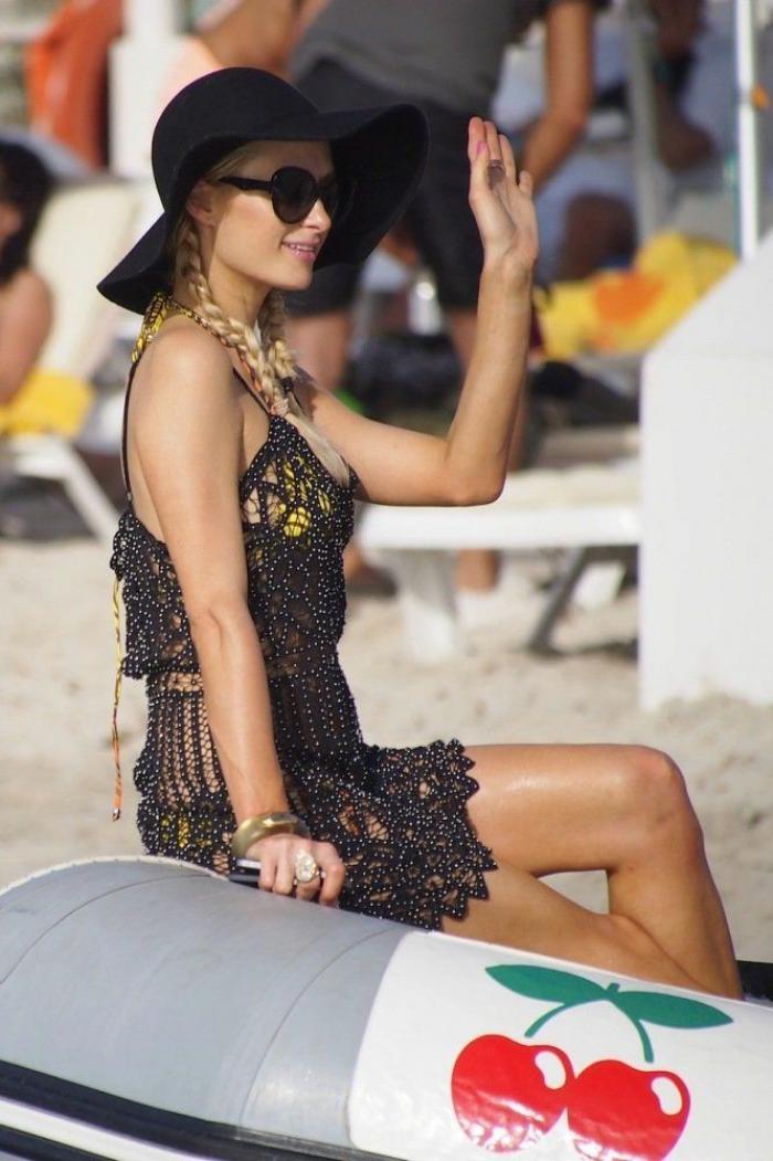 Famosos en la playa: 25 cosas raras que hacen ellos y tú no (FOTOS)