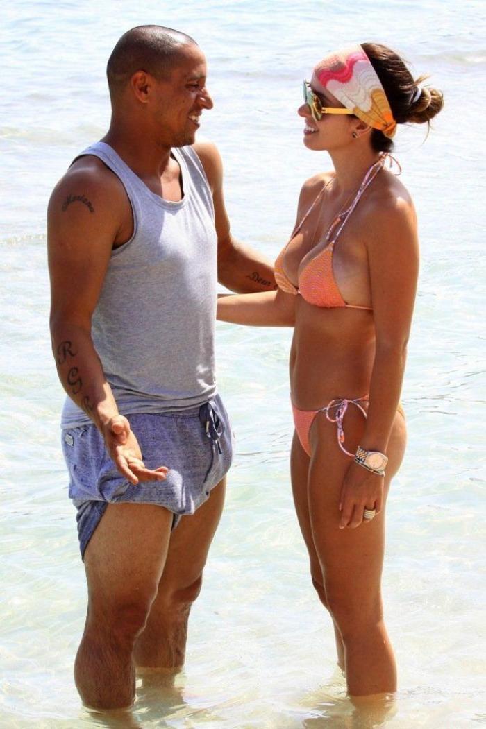 Famosos en la playa: 25 cosas raras que hacen ellos y tú no (FOTOS)