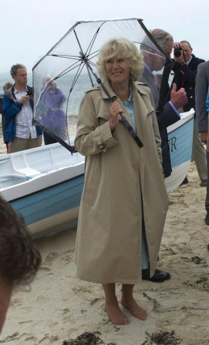 Famosos en la playa: 25 cosas raras que hacen ellos y tú no (FOTOS)